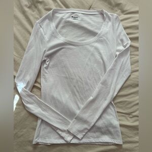 No Boundaries Women's Classic White Long Sleeve Tee